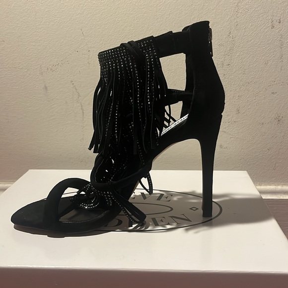 Steve Madden Fringly Black Suede Fringe Strappy Size 8.5 Never worn. - Picture 4 of 7